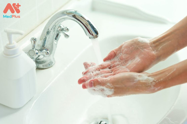 Nên tạo thói quen rửa tay để tránh bệnh