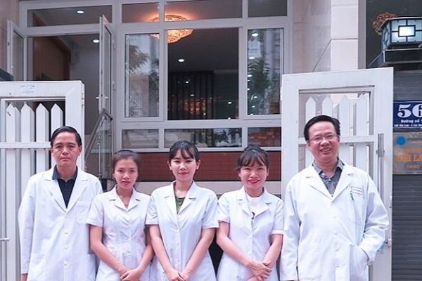 Review bác sĩ Ngô Minh Vinh khám da liễu “mát tay” bậc