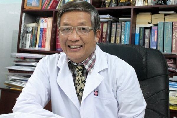 bác sĩ Nguyễn Thi Hùng 1