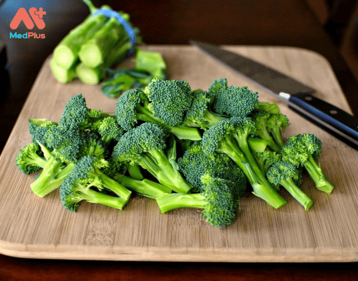 Bông cải xanh hấp/luộc là món ăn rất bổ dưỡng. Vừa thanh đạm lại không bị mất đi các chất dinh dưỡng có bên trong.