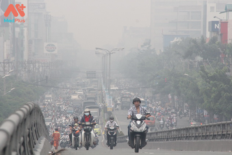 4 Nguyên nhân gây ra bệnh giác mạc chóp 131 Môi trường ô nhiễm khói bụi