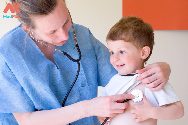 Trẻ có thể bị suy tim do bệnh cao huyết áp