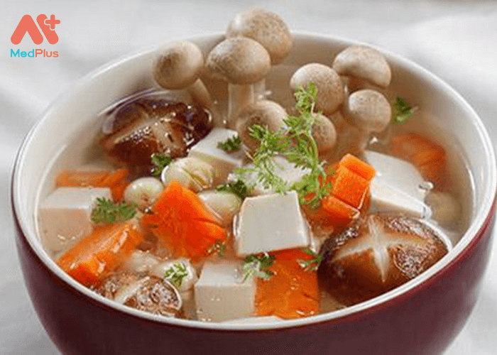 Nhưng món canh từ nấm rơm sẽ giúp mẹ có thêm khẩu vị bởi món ăn lạ miệng này.