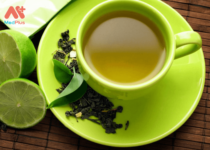 Mẹ  bầu uống trà xanh, cần tránh dùng trong ba tháng đầu thai kỳ. Nguyên nhân là trà xanh có tác dụng làm giảm nồng độ axit folic (hay folate).