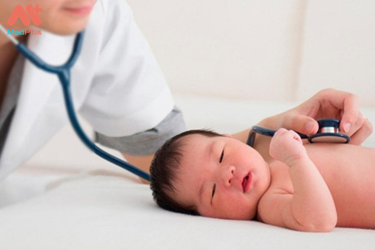 WHO khuyên mẹ và gia đình nên biết và áp dụng 6 cách chăm sóc thiết yếu sau sinh.