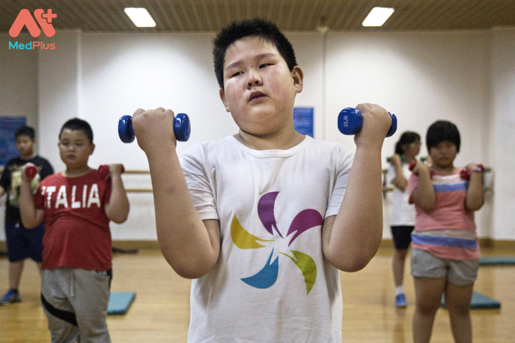 Đối với trẻ thừa cân tập thể dục thường xuyên có thể giúp trẻ giảm cân