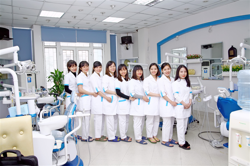 Thông tin cần thiết về phòng khám Răng Hà Nội 130 Đội ngũ y bác sĩ tận tâm, nhiều kinh nghiệm