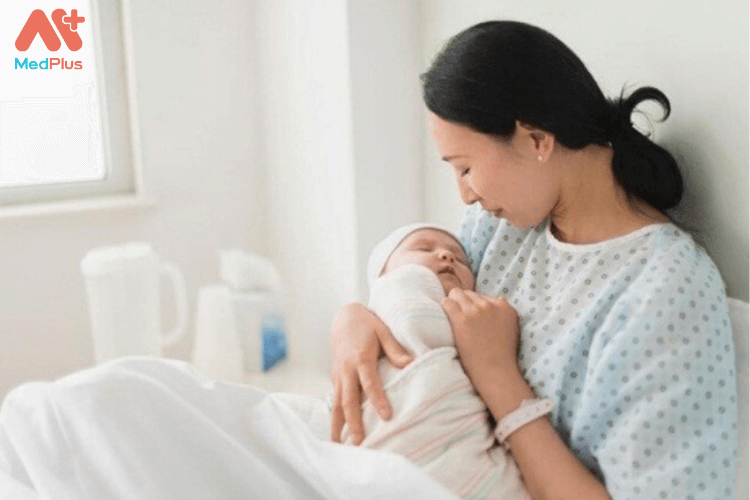 Để chăm sóc mẹ sau khi sinh thường tốt, cần lưu ý một số điều