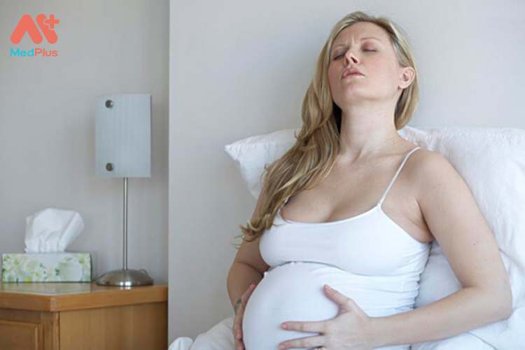 Mẹ bị nhiễm trùng trong thời gian mang thai dẫn đến đục thủy tinh thể ở trẻ sơ sinh