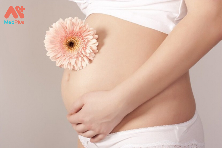 Nếu thấy bụng bầu cao (chửa bụng trên), chứ không chửa bụng dưới, có thể là dấu hiệu cho biết bạn đang mang thai một bé gái