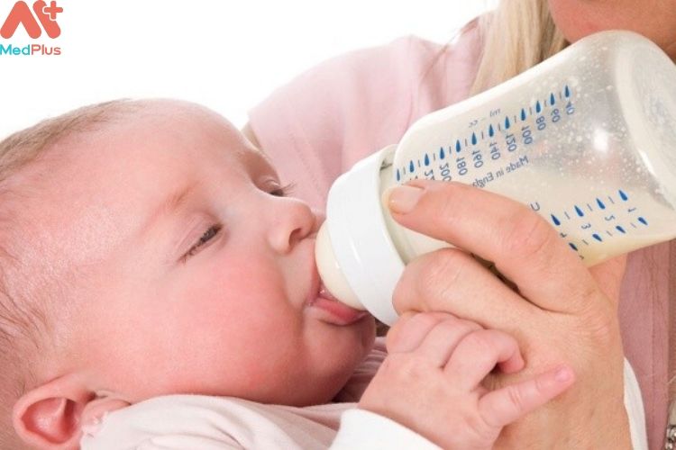 Trẻ 1 tháng tuổi uống bao nhiêu sữa - dấu hiệu trẻ 1 tháng tuổi uống đủ sữa