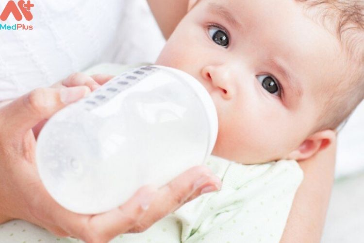 Trẻ 2 tháng tuổi bú bao nhiêu là đủ – dấu hiệu trẻ 2 tháng tuổi uống đủ sữa