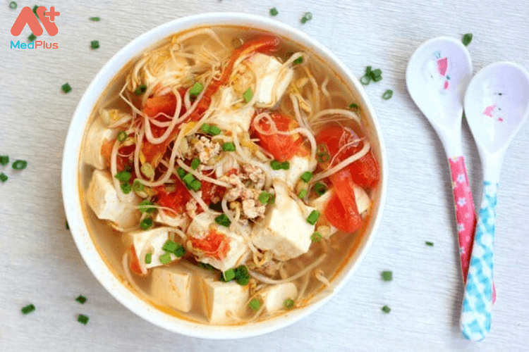 Món ăn từ giá đỗ cho mẹ bầu: Giá đỗ nấu cà chua