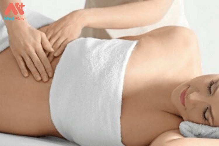 Massage bụng cũng là cách sinh thường nhanh không đau.