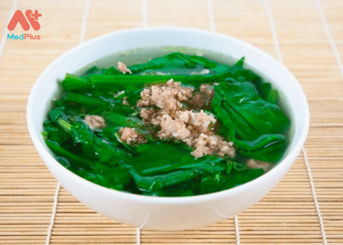 Canh cải bó xôi nấu thịt bằm là món ngon từ cải bó xôi khá phổ biến.