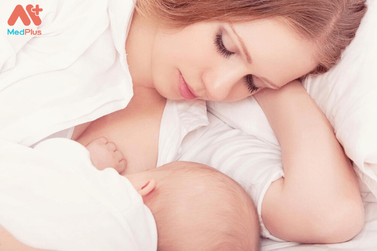 Sinh thường sau bao lâu thì có kinh sẽ phụ thuộc vào quá trình cho con bú của mẹ.