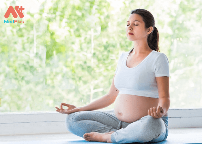 Đồng thời, trà hoa hồng còn giúp mẹ đẩy lùi tình trạng sưng và cảm cúm.