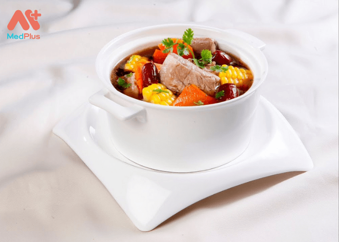 Bà bầu ăn táo đỏ giúp hạn chế được việc tăng cân mất kiểm soát trong quá trình mang thai.