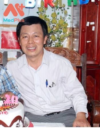 Bác sĩ Quý đang làm tại cơ sở trị rụng tóc hàng đầu Tân Phú