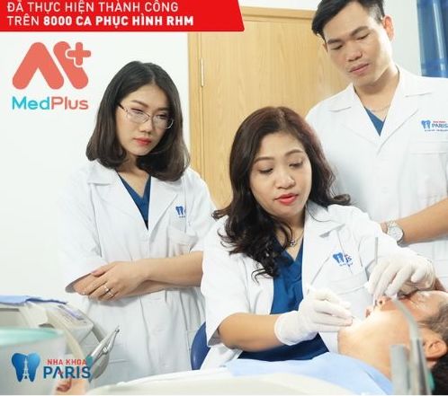 Tìm hiểu về bác sĩ Đàm Ngọc Trâm - Giám đốc hệ thống chuỗi Nha khoa Paris 130 Bác sĩ Đàm Ngọc Trâm đang khám cho bệnh nhân