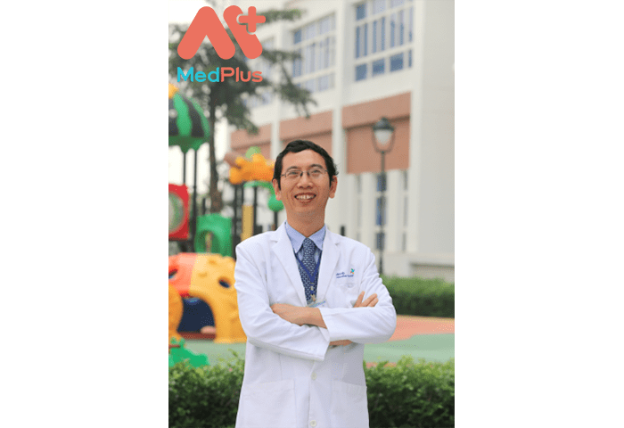 Bác sĩ Nguyễn Minh Tiến là bác sĩ có chuyên môn rất giỏi trong lĩnh vực nhi khoa