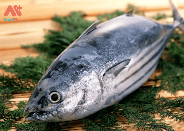 Cá ngừ là một trong các loại hải sản được nhiều mẹ bầu ưa chuộng, bởi nó dễ ăn lại chứa hàm lượng thủy ngân rất ít.