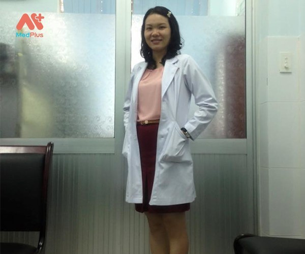 Bác sĩ Chuyên khoa II Châu Trần Phương Tuyến hiện đang công tác tại Khoa Cơ xương khớp, Bệnh viện Chợ Rẫy.