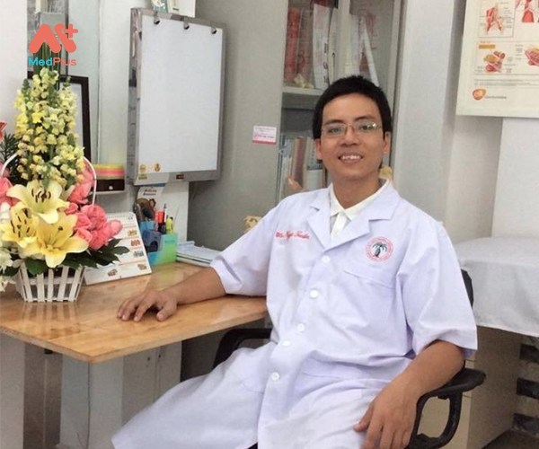 ThS.BS. Nguyễn Ngọc Tuấn điều trị hiệu quả vẹo cổ cho bé 