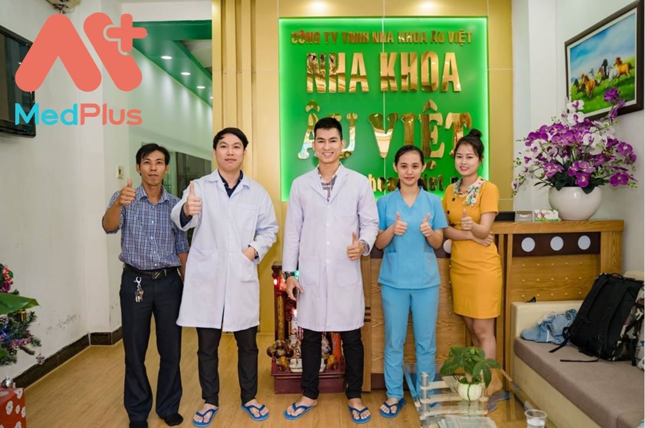 Đội ngũ y bác sĩ tại nha khoa Âu Việt CMT8