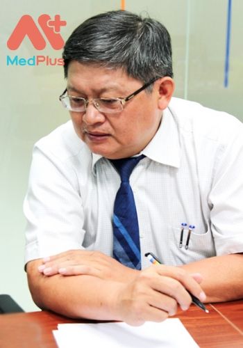 Bác sĩ Huỳnh Nghĩa khám huyết học hàng đầu Quận 10