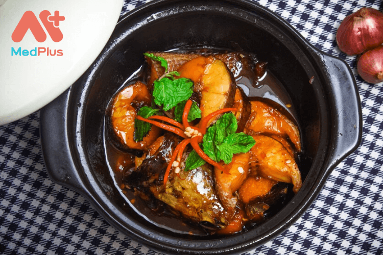bà bầu ăn cá lóc kho nghệ