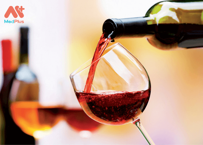 Rượu vang được làm từ nho lên men, một loại thức uống tốt cho sức khỏe.