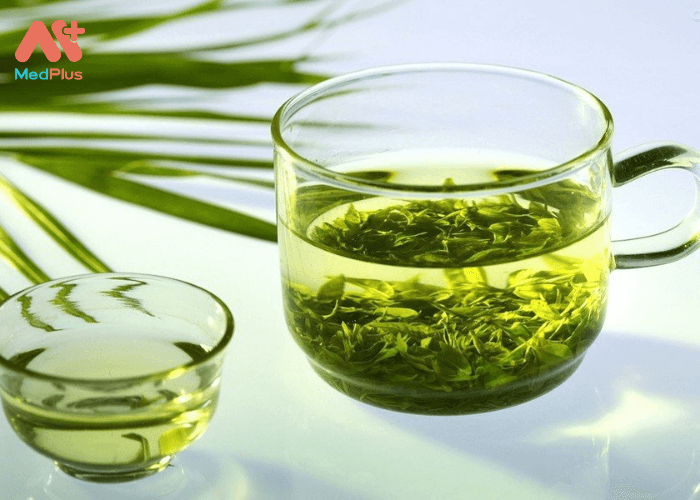 Trong trà tâm sen có một chất gọi là Liensinine, có tác dụng làm hạ huyết áp.