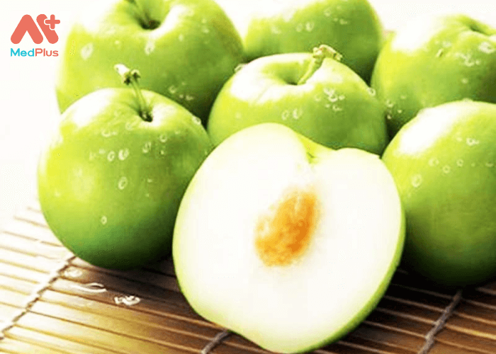 Táo xanh hay còn gọi là táo ta, một loại táo phổ biến ở Việt Nam và được trồng nhiều nhất ở Ninh Thuận.