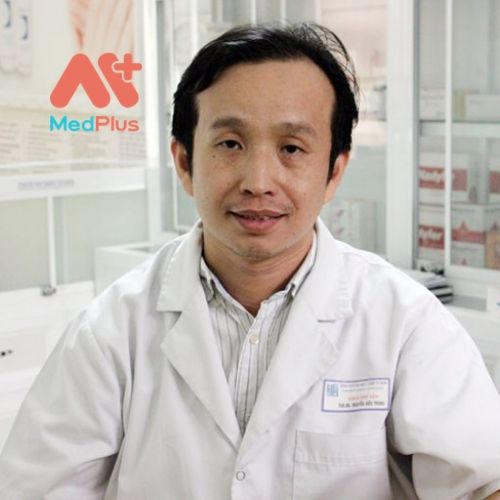 Bác sĩ Nguyễn Hữu Trung tại phòng khám phụ khoa Hoàng Gia