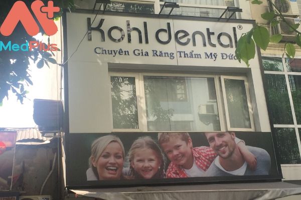 Bảng tên của Kohl Dental chuyên gia răng thẩm mỹ Đức