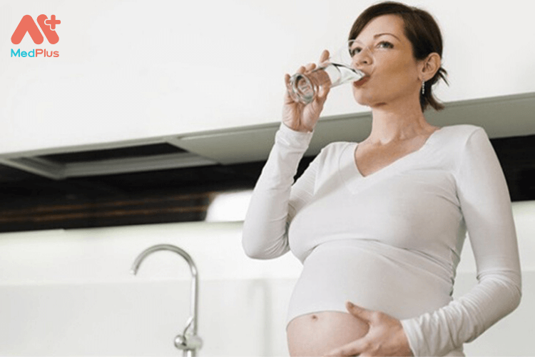 Bà bầu uống nước sâm được không? 6 tác hại cho sức khỏe bà bầu 134 Nước lọc là thức uống không thể thiếu cho bà bầu
