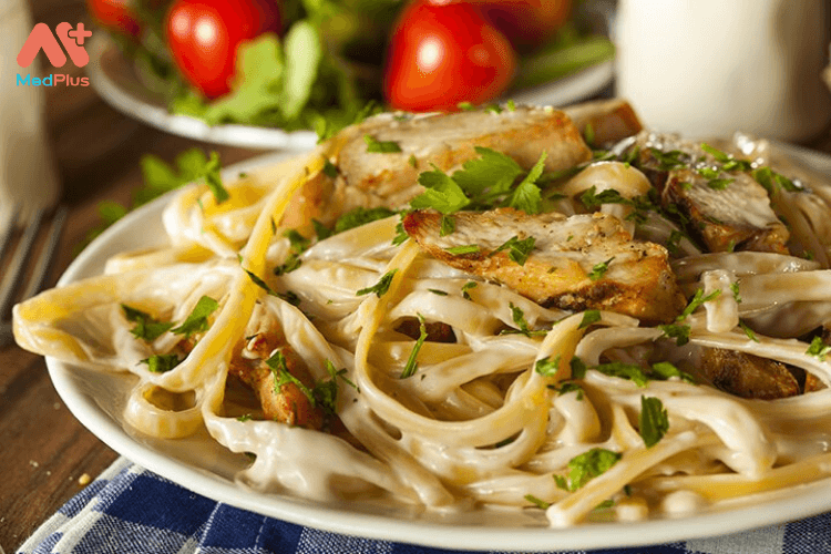 Bà bầu ăn phô mai Brie được không? 6 lợi ích cho sức khỏe mẹ và bé 131 Mì sợi phô mai ngò thơm