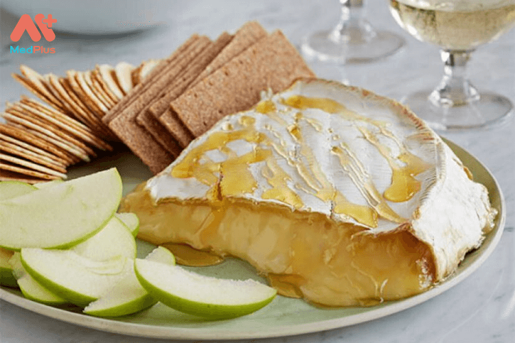 Bà bầu ăn phô mai Brie được không? 6 lợi ích cho sức khỏe mẹ và bé 132 Phô mai Brie nướng mật ong