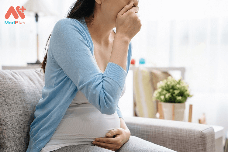 phụ nữ mang thai uống tỏi ngâm mật ong có tác dụng trị cảm và đau họng hiệu quả