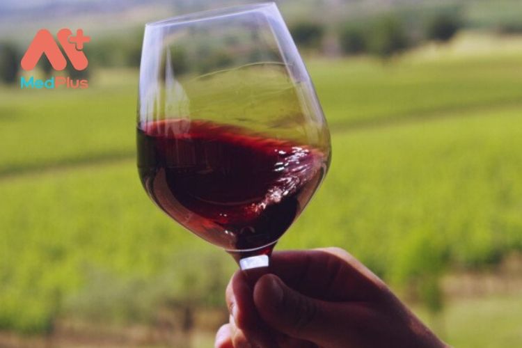 14 lợi ích đáng ngạc nhiên của rượu vang đỏ đối với sức khỏe