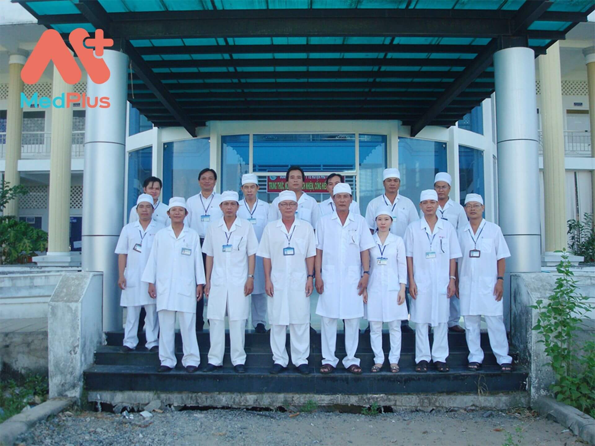 Bác sĩ nhân viên y tế tại Trung tâm y tế khu vực Phú Tân, Cà Mau
