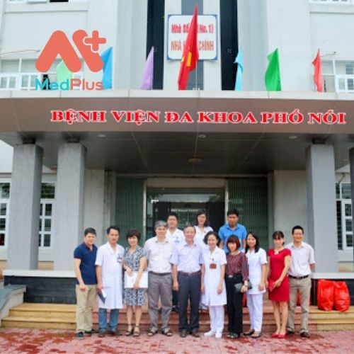 Các y bác sĩ tại BV đa khoa Phố Nối ở tỉnh Hưng Yên
