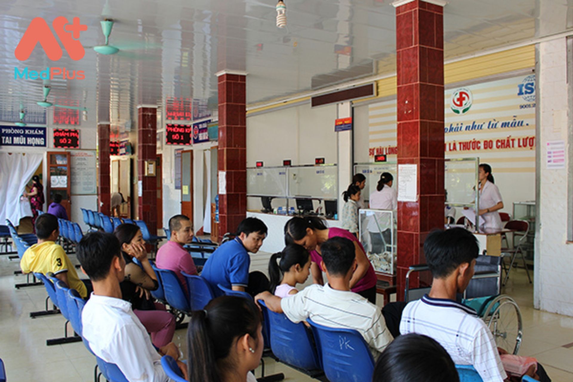 Phòng chờ tại trung tâm khám chữa bệnh huyện Văn Yên, Yên Bái
