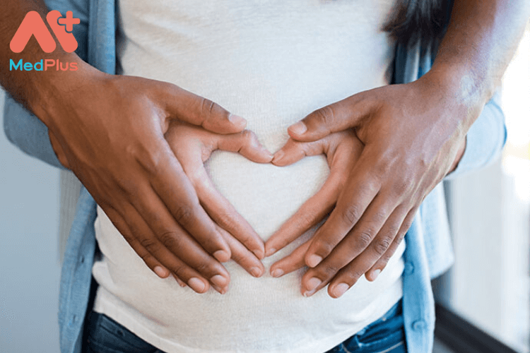 Bà bầu bị bong tróc da tay có ảnh hưởng đến thai nhi không?