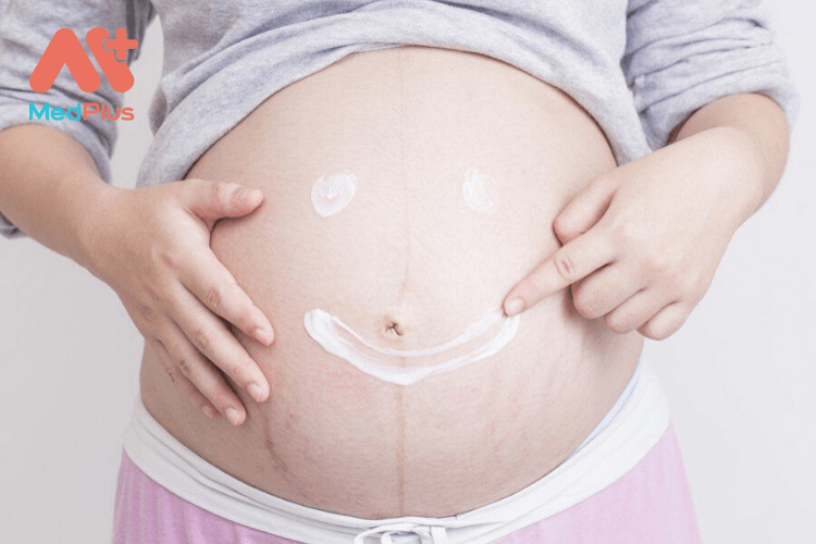 Bà bầu bị rạn da có ảnh hưởng đến thai nhi không