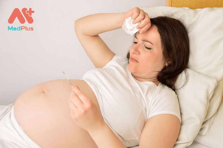 Bà bầu bị sốc nhiệt có ảnh hưởng thai nhi không?