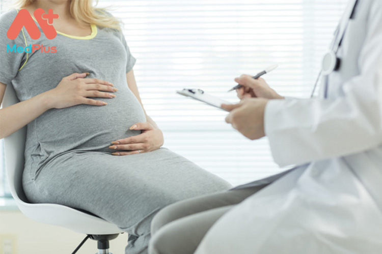 Bị ung thư khi mang thai phải làm sao? Có nguy hiểm cho mẹ và em bé không?