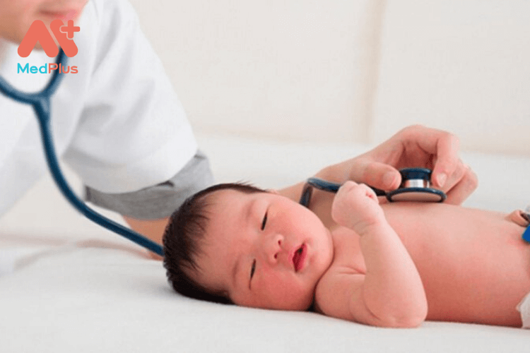 Những biểu hiện giúp nhận biết sớm trẻ sơ sinh bị tim