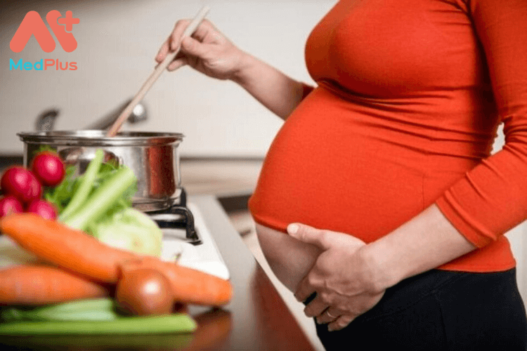 Phụ nữ mang thai bị đau nhứt xương nên ăn và không nên ăn gì?